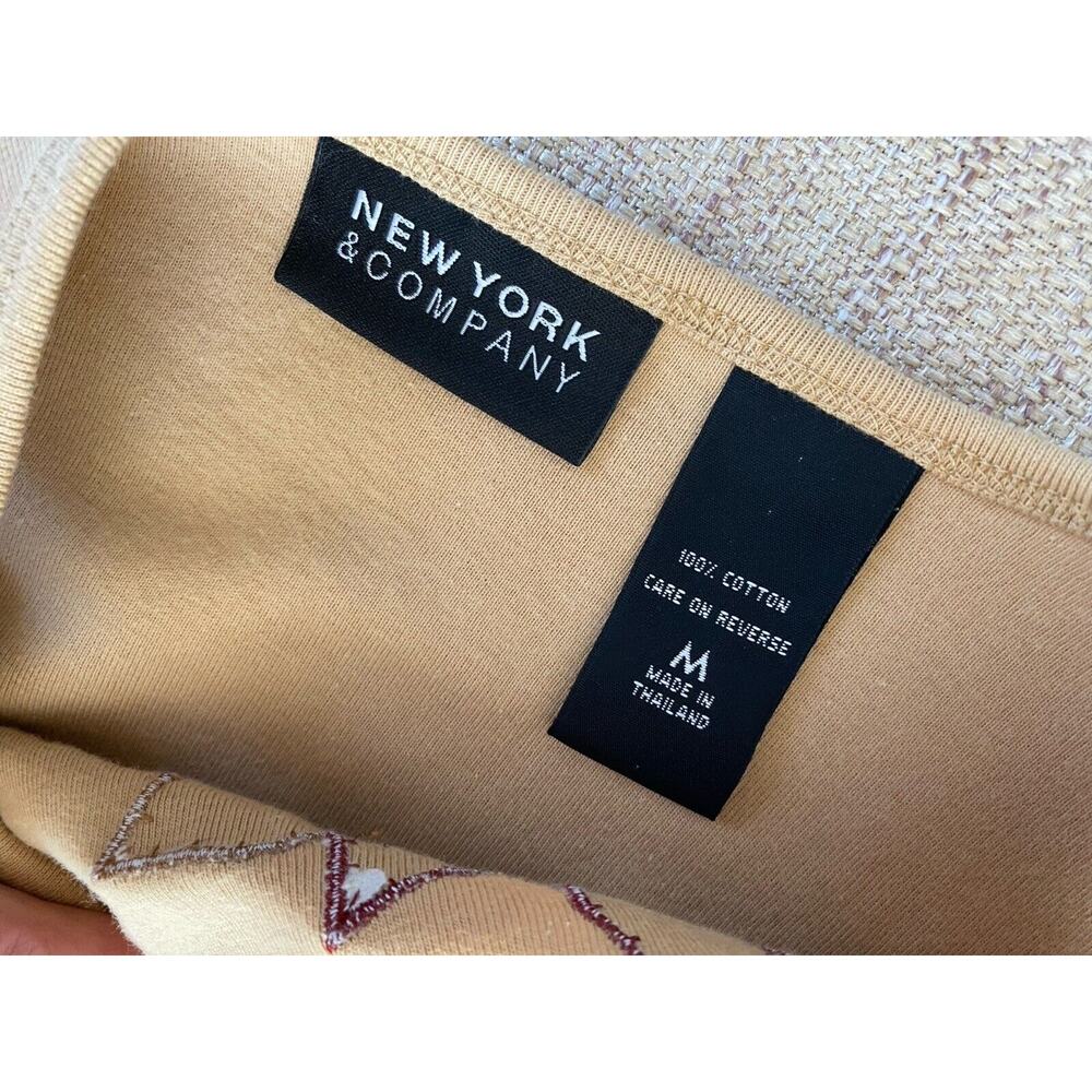 NY CO. Basic women's tank top, beautiful beige color with flower applique M - Picture 3 of 4